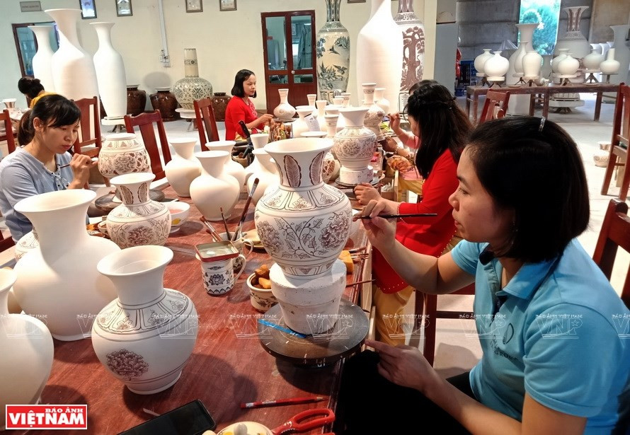 [Photos] The essence of Chu Dau pottery